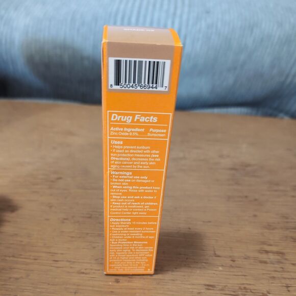 NEW Live Tinted Hueguard TINT Skin Tint SPF 50 1.35 OZ. *SHADE 09* - Picture 3 of 6